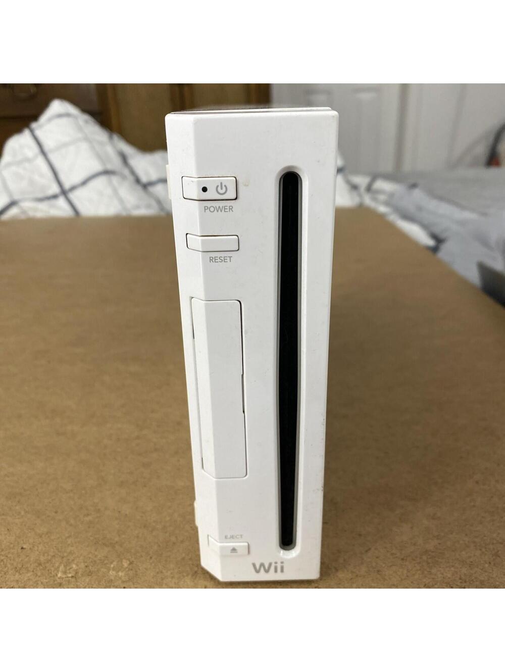 Nintendo Wii Game System Console with 2-REMOTES Bundle ALSO PLAYS GAMECUBE Games - Picture 7 of 9